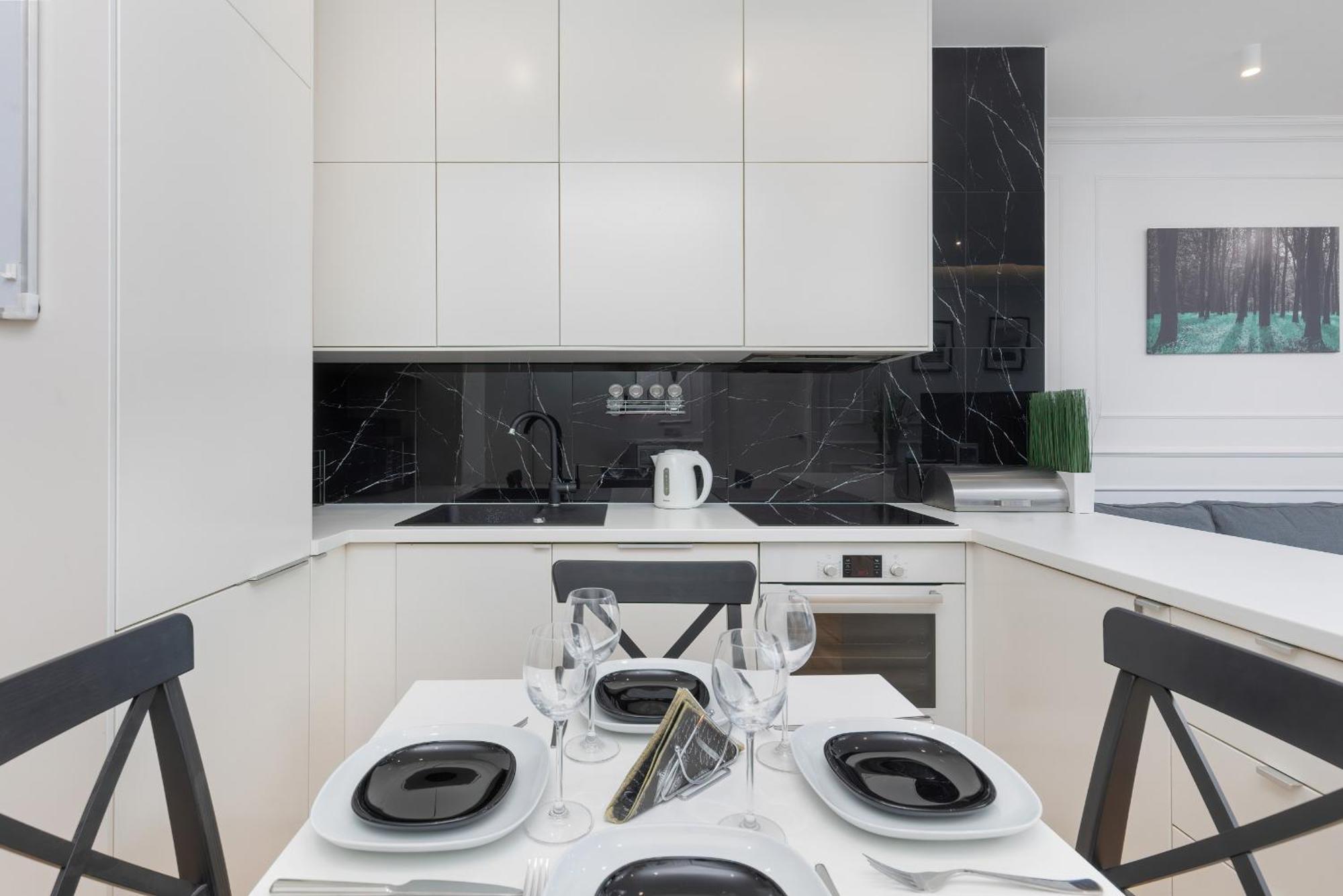 Metro Plocka Exquisite By Renters Warsaw