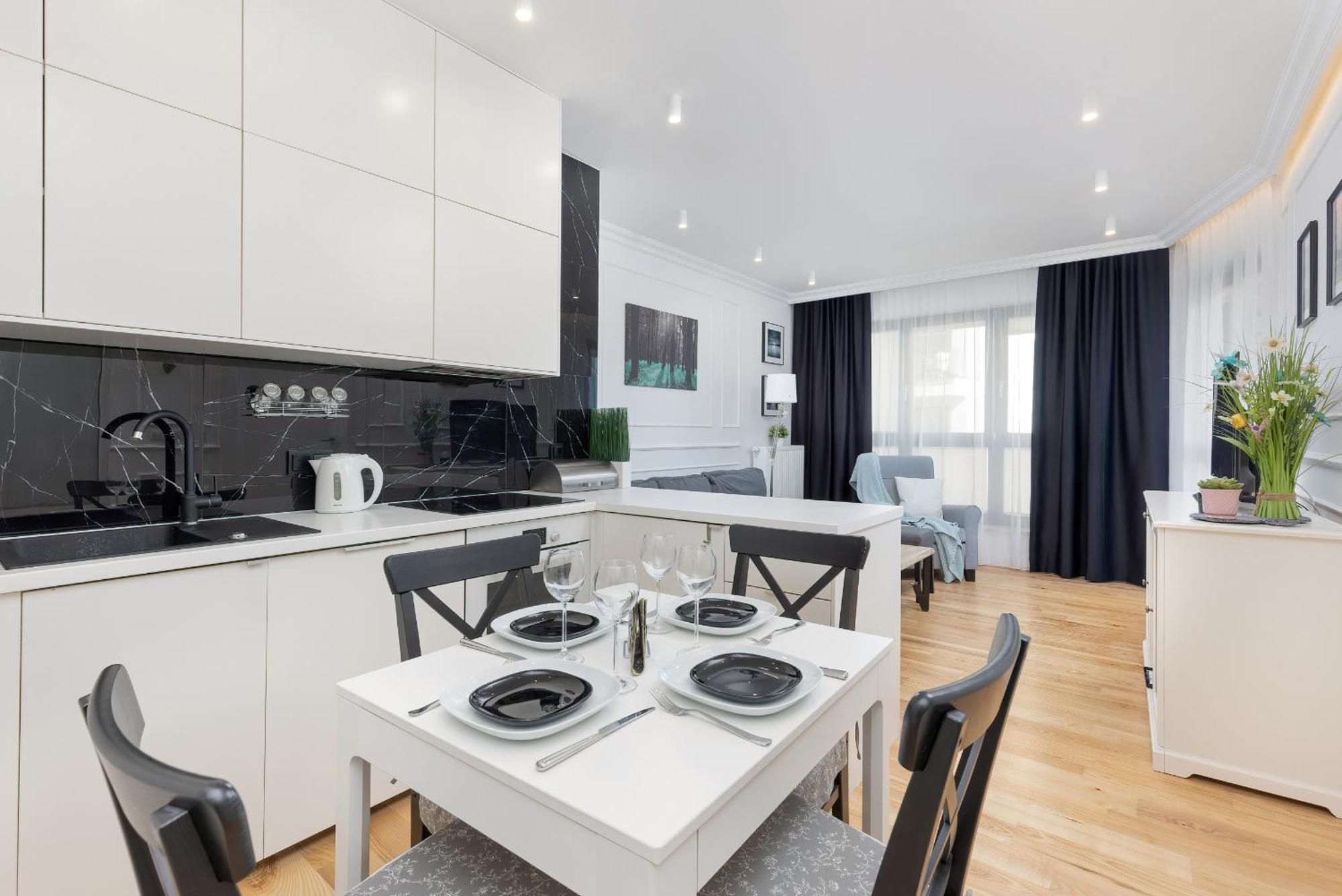 Metro Plocka Exquisite By Renters * Warschau
