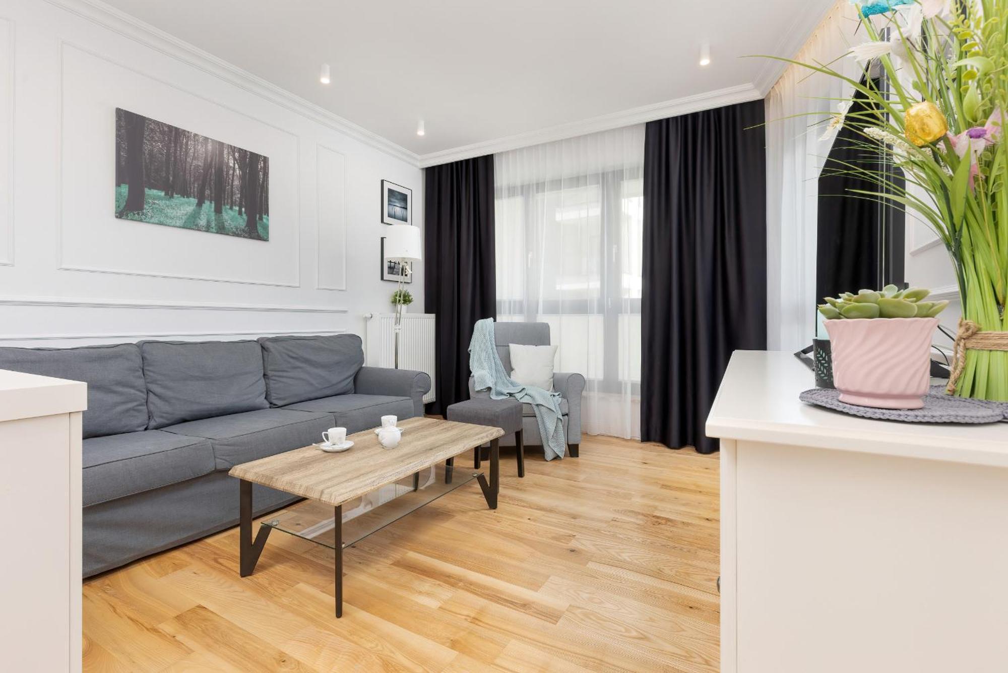 Apartment Metro Plocka Exquisite By Renters Warschau