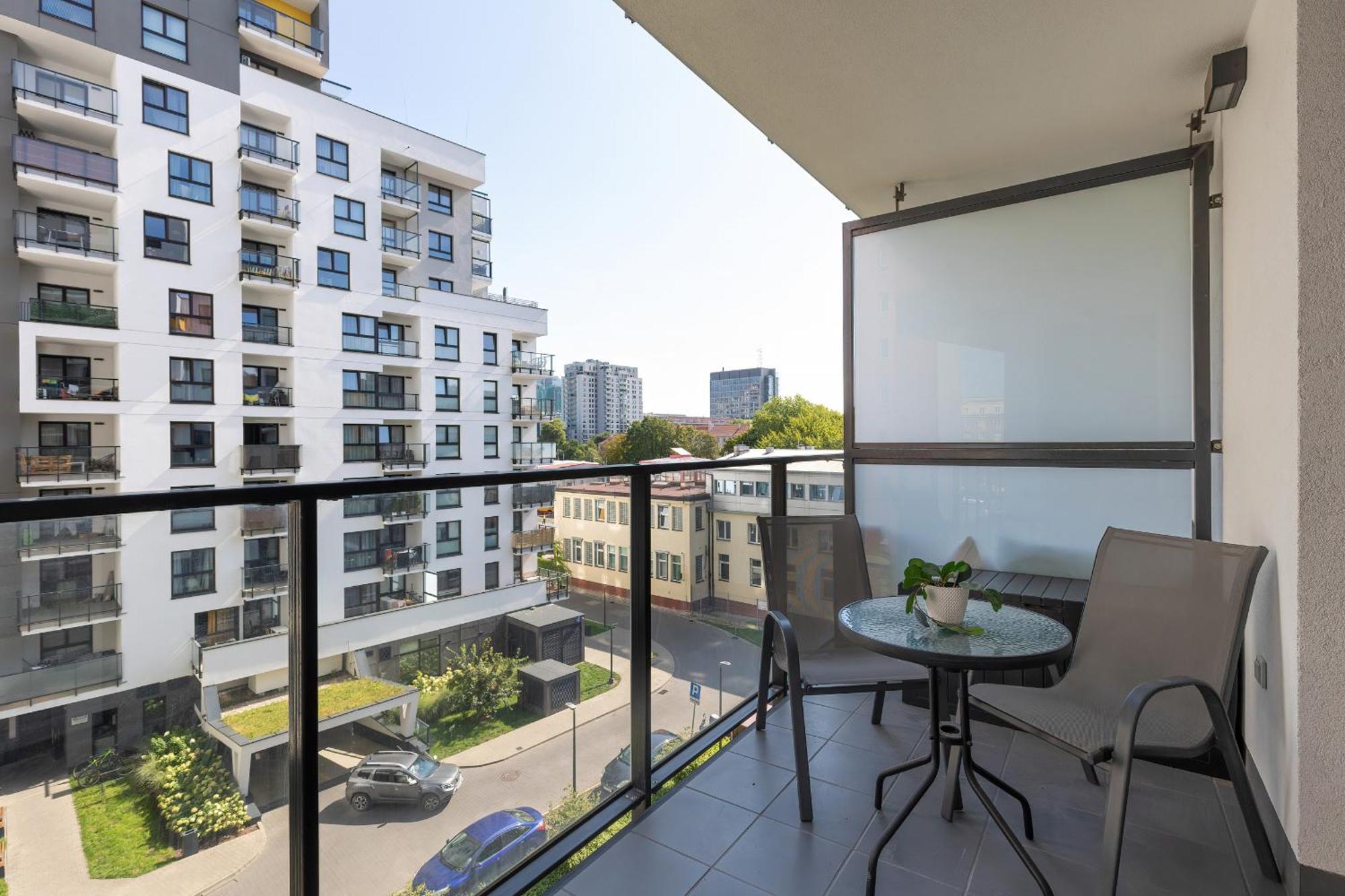 Metro Plocka Exquisite By Renters * Warschau
