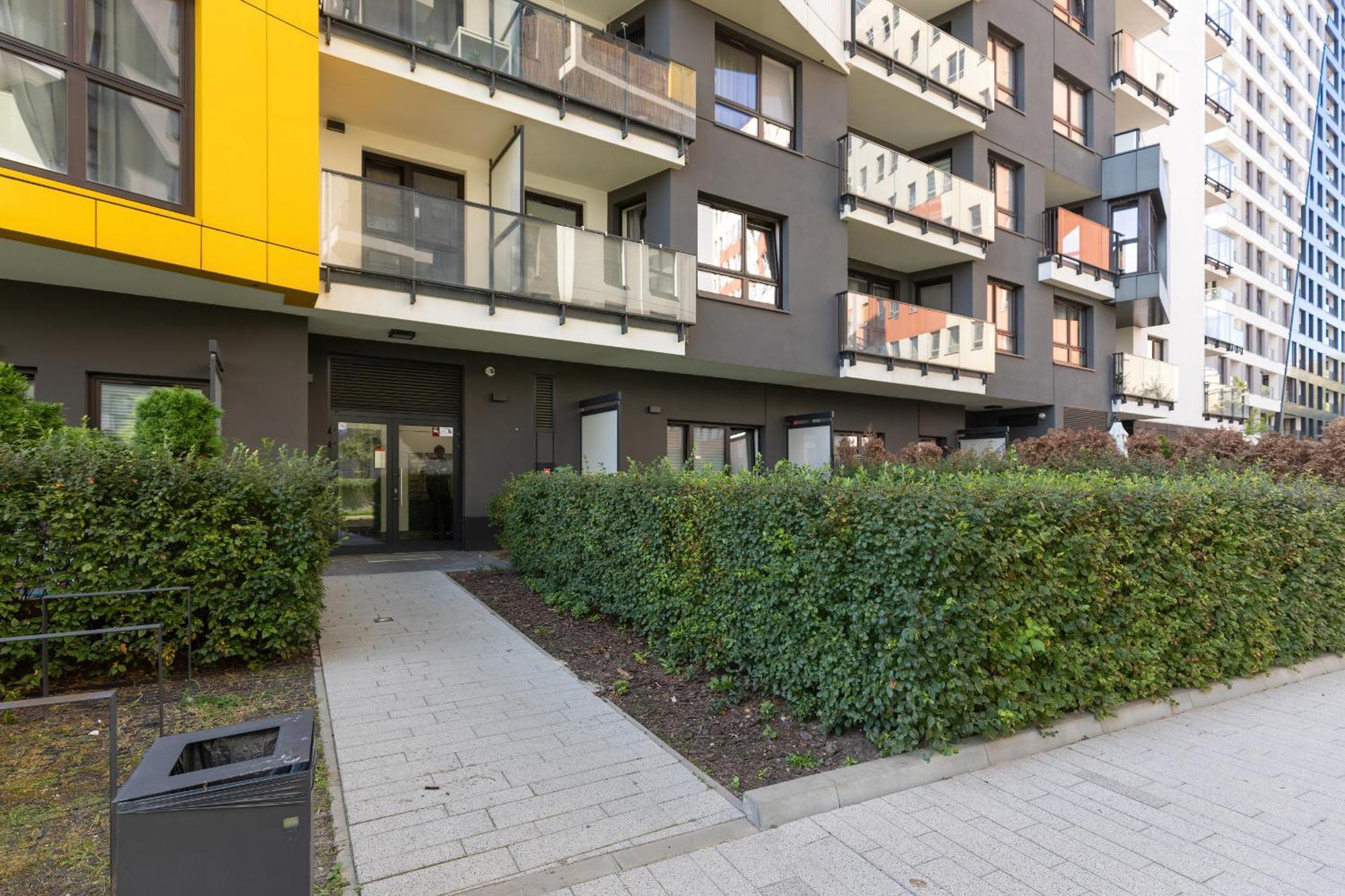Metro Plocka Exquisite By Renters * Warsaw